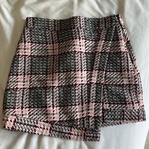 pink + maroon + black + white + beige asymmetric plaid skirt size M